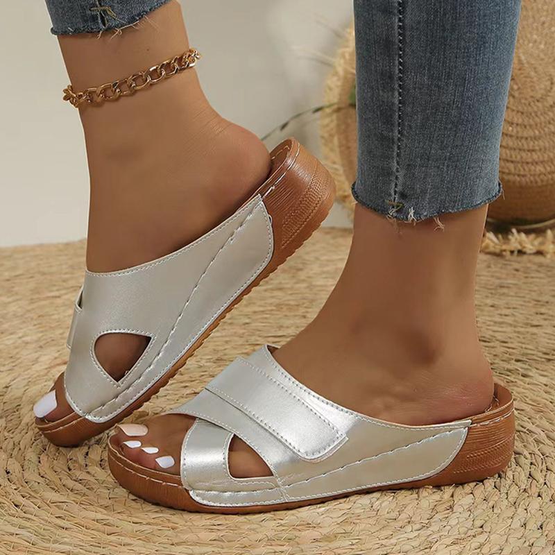 Lucyever Летние золотисто-серебристые тапочки на танкетке для женщин, удобные мягкие сандалии на платформе, женские 2024, нескользящие шлепанцы, большой размер 43