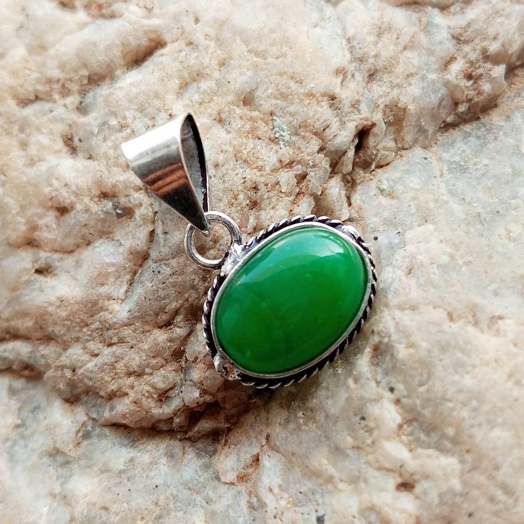 Green Onyx Gemstone 925 Sterling Silver Plated Oval Pendant Jewelry NST-J2H13578