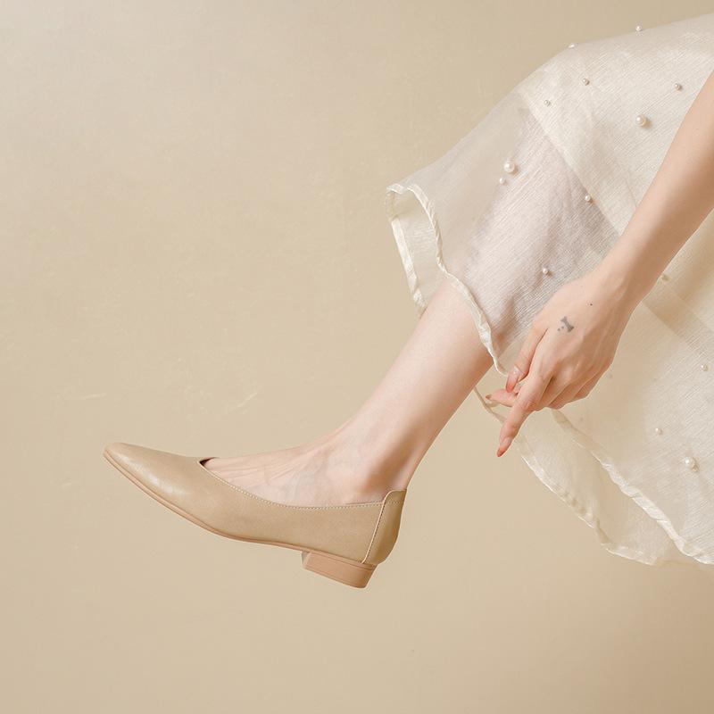 Кожаные туфли-лодочки на толстом каблуке 2025 новые универсальные фея ветер женские туфли с мелким вырезом на среднем каблуке размер женские туфли туфли бабушки универсальные