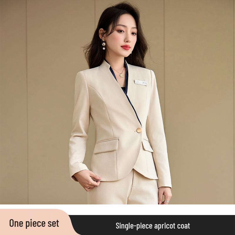 Женский профессиональный брючный костюм для работы на ресепшене и в клубном доме: Элегантная осенне-весенняя форма