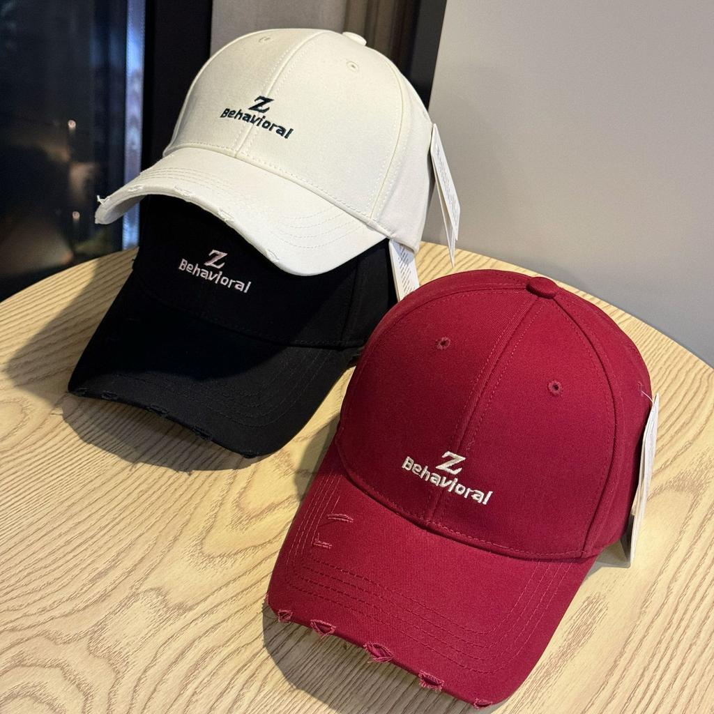 New versatile embroidered letter soft-top baseball cap for women and couples, makes the face look smaller and the head circumference appear larger,