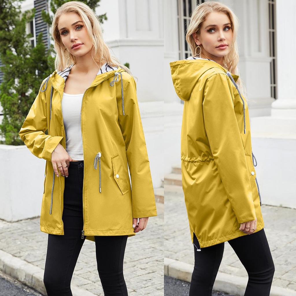 Женские ветровки с капюшоном. Водоотталкивающая ветровка в полоску с кулиской. Длинные рукава. Большой свободный плащ. Молния средней длины. Ветрозащитные куртки.