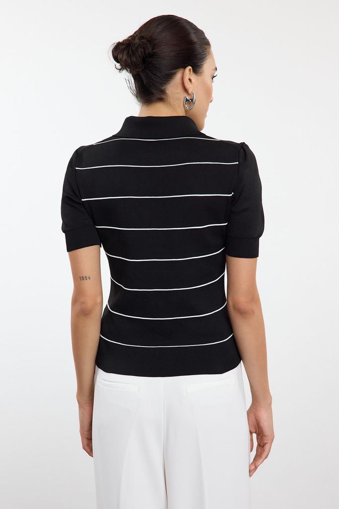 Женский свитер в элегантном стиле, черный трикотаж в полоску с вырезом поло