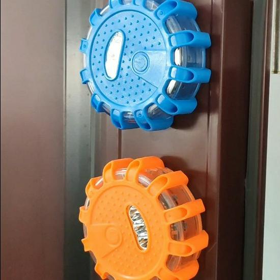 Светодиодная автомобильная предупреждающая световая сигнализация с сильным магнитным креплением и режимом постоянного света