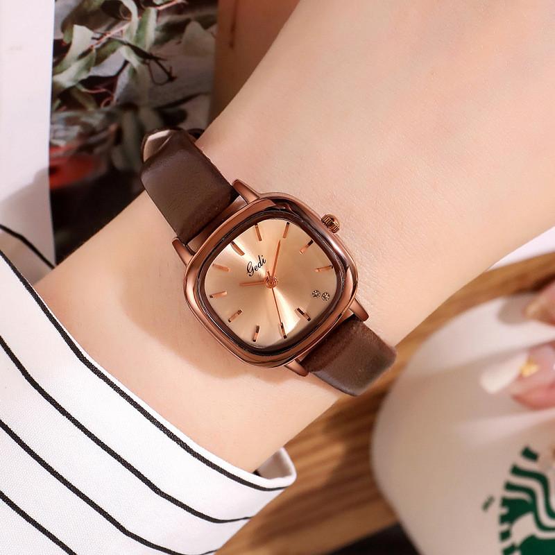 Minimalist Womens Watch With Leather Strap For Casual Office Wear