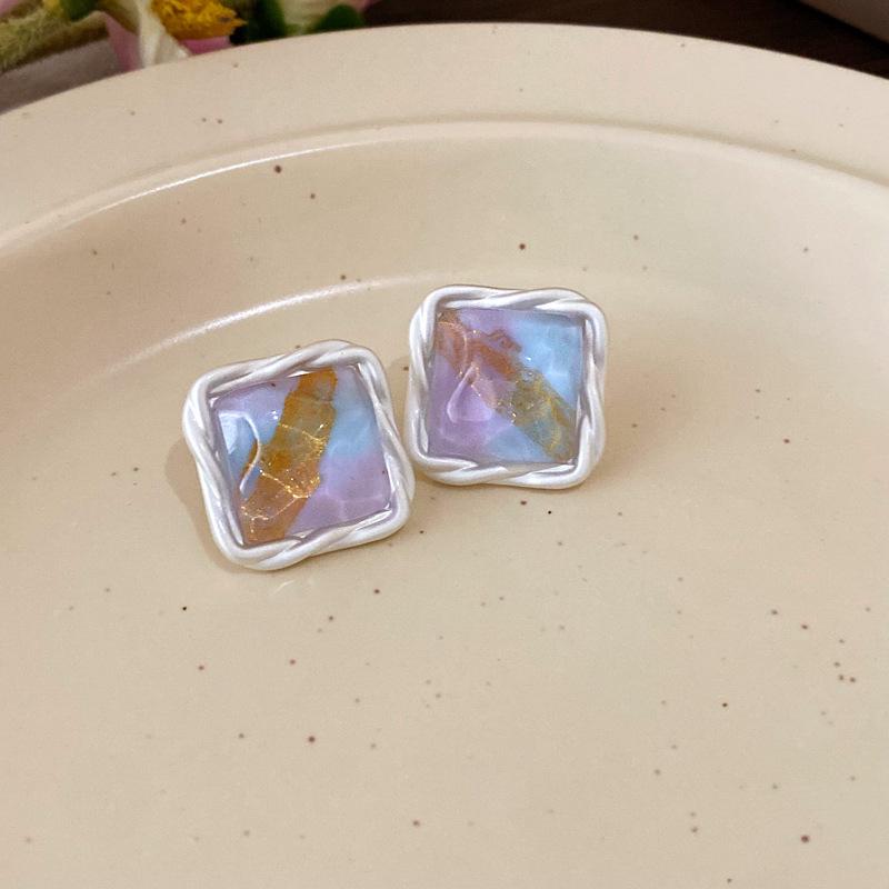 Фиолетовые серьги-пусеты в виде сердца с подтеками и цветком: Модный, Высококлассный и Свежий для Лета.