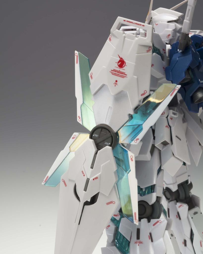 TAMASHII NATIONS GUNDAM FIX FIGURATION METAL COMPOSITE Unicorn Gundam (Awakening Specification)