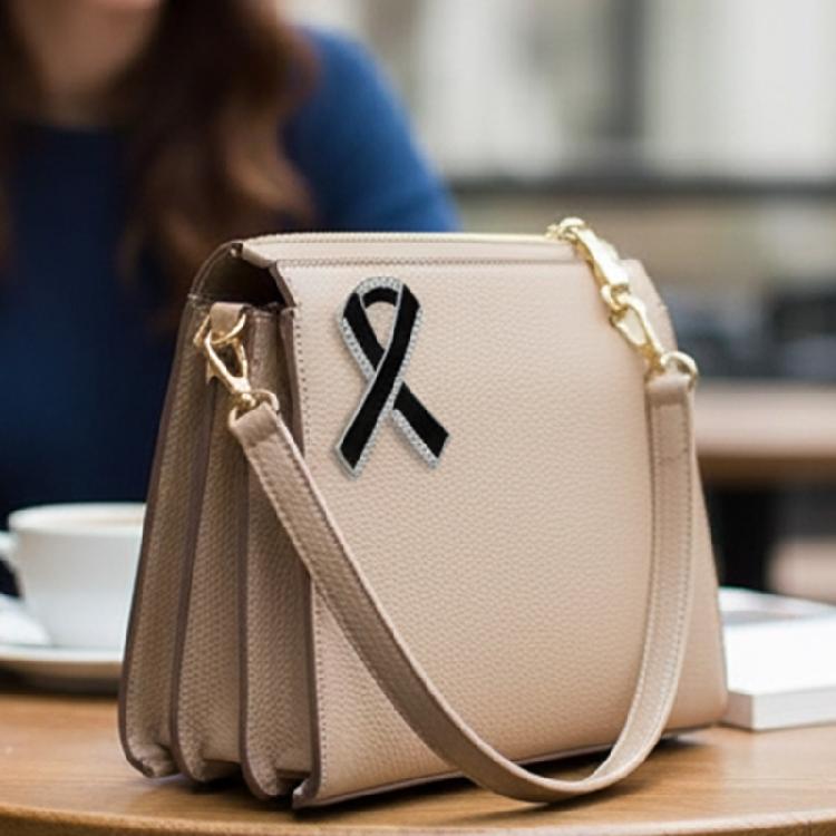 Изысканная брошь в форме ленты Классический черный значок на лацкан для деловой одежды и особых случаев