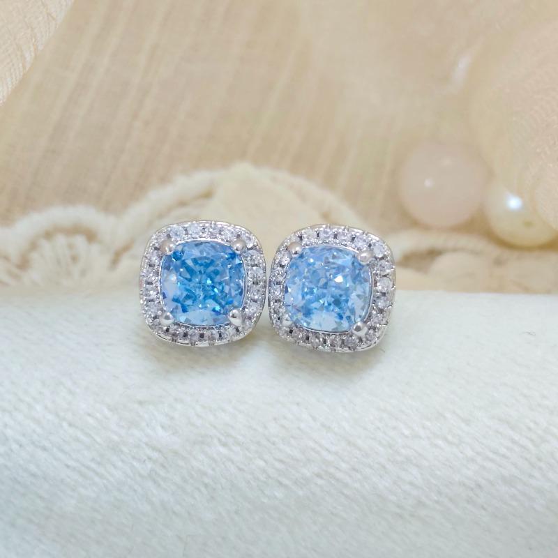 925 Sterling Silver Compact Women's Stud Earrings Ice Flower Cut Bright High Carbon Diamond Jewelry Elegant and FashionableGood product