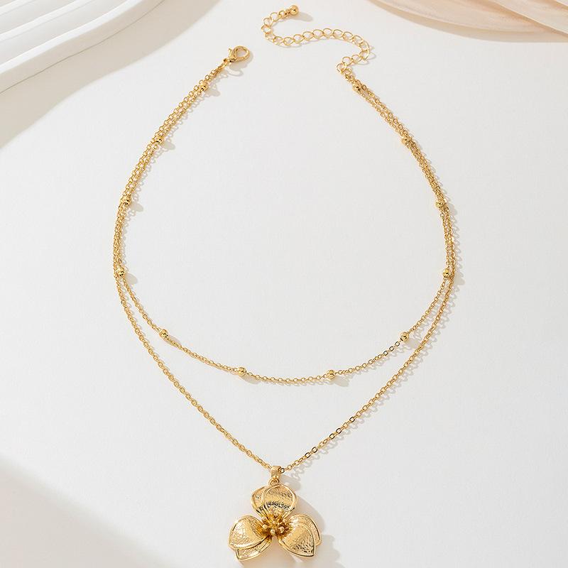LATS Metal Wrinkled Stereoscopic Flowers Pendant Necklace for Women Charm Temperament Clavicle Chain Party Jewelry