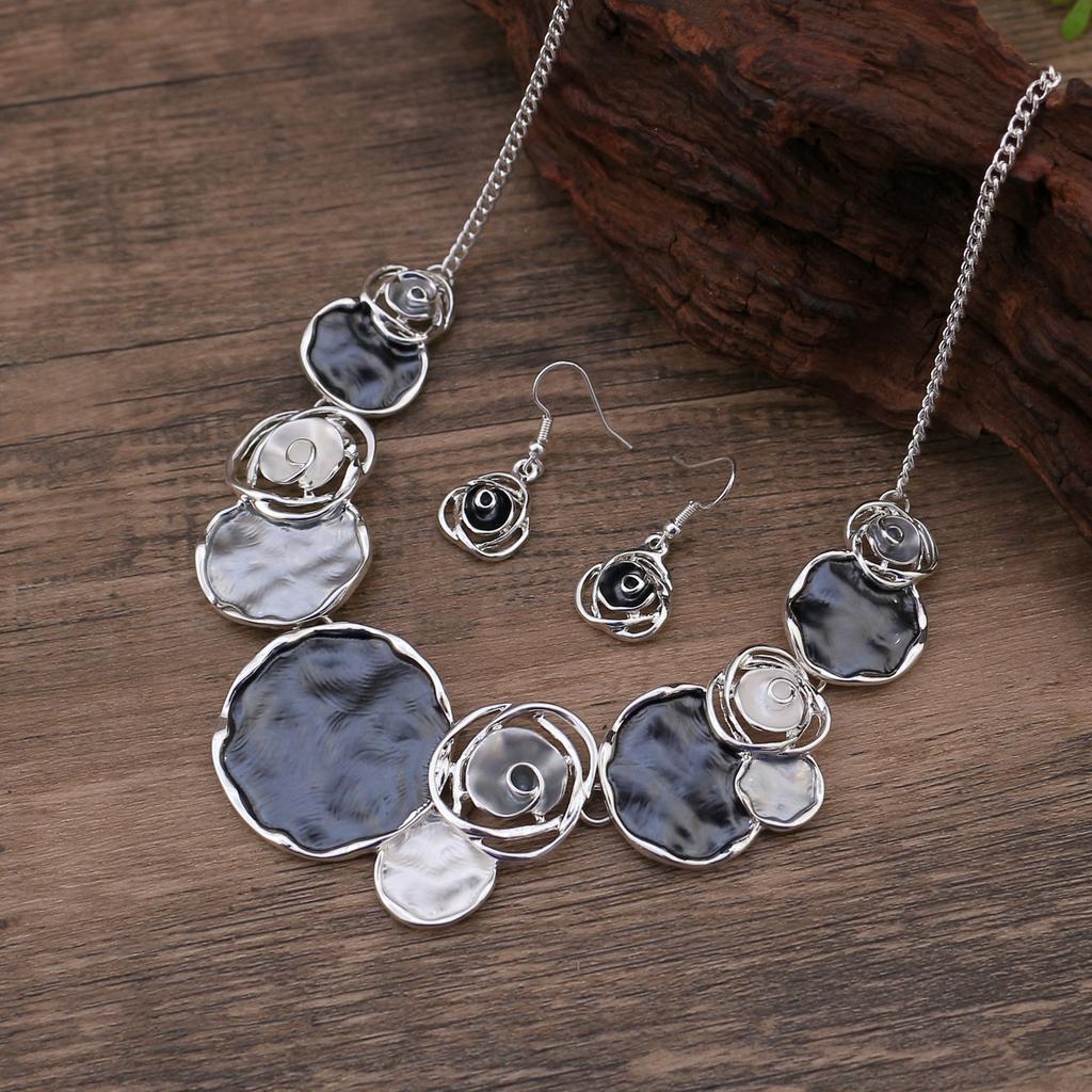 Эмалевый цвет полый геометрический цветок длинная подвеска, женская подвеска-ожерелье в форме сердца с высоким чувством универсальности