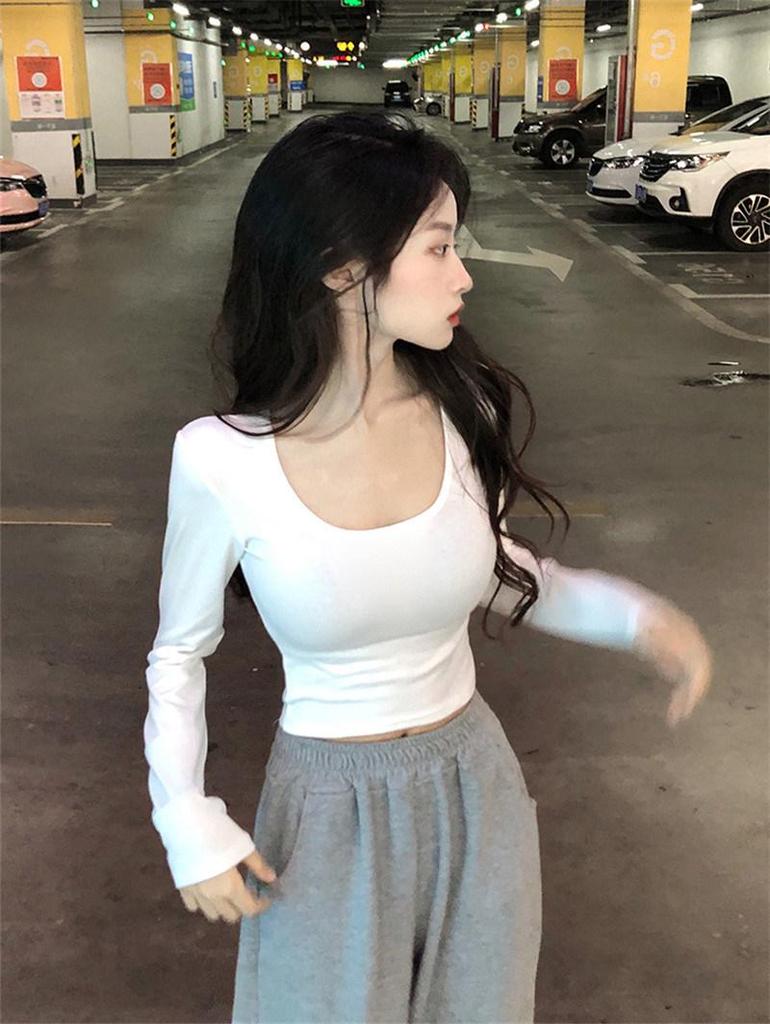 Осень 2023 Pure Desire U-образный вырез Slim-Fit с длинным рукавом Белая футболка для женщин