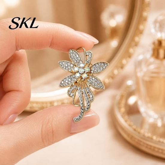 Anti-oxidation Brooch Pin, 3D Flower Design with Sparkling Rhinestones, Lapel Pin Strong Buckle Badge for Coats Shirts Bags Accessories Non-fading