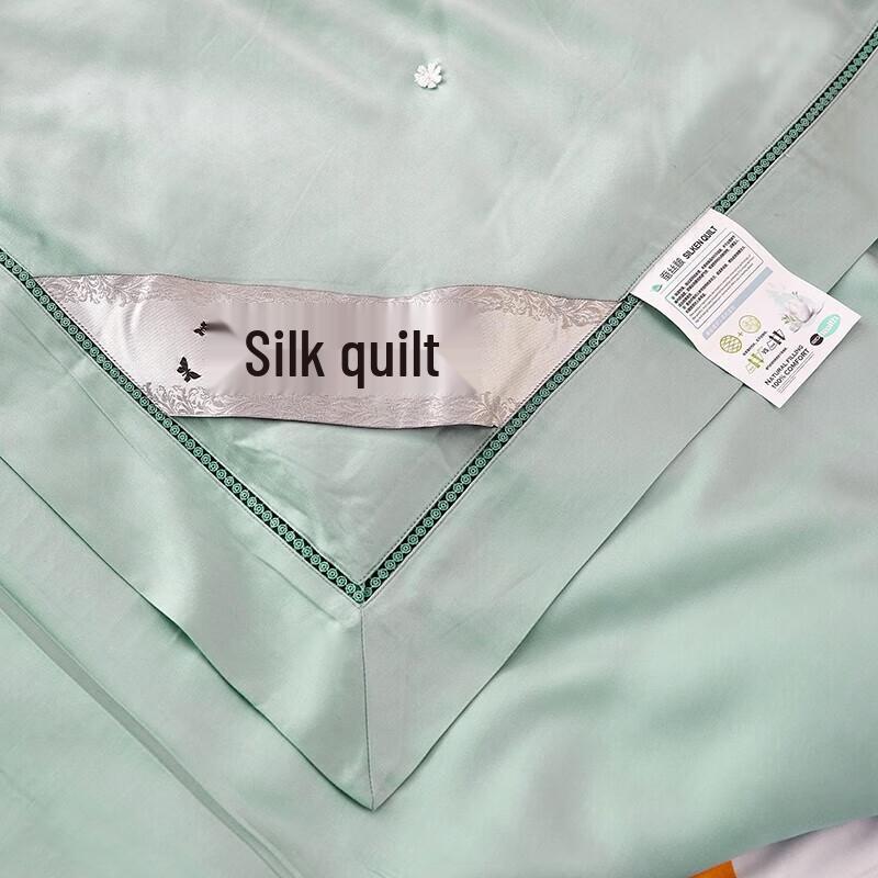 Begeman BGM-BD209 Supreme Embroidered Mulberry Silk Quilt