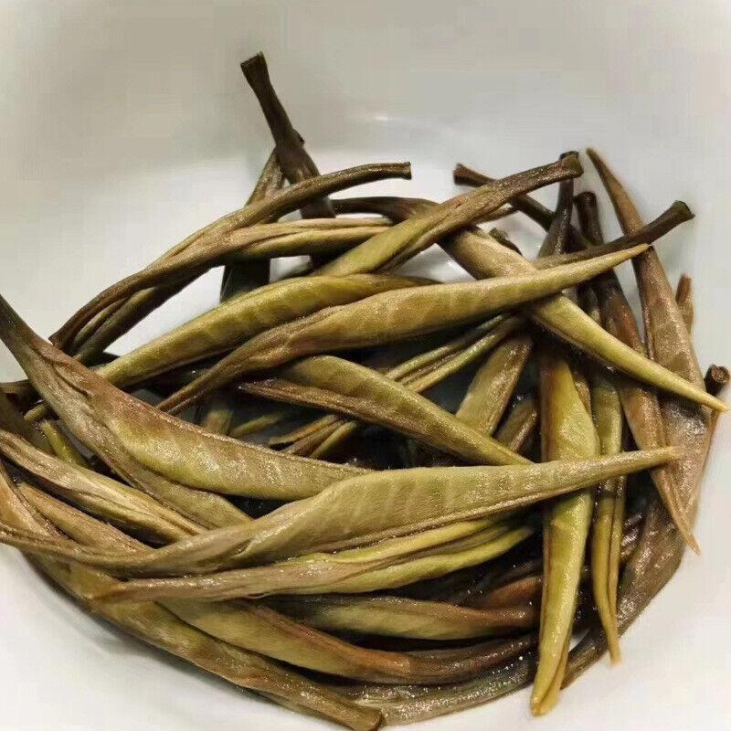 Иглы Hua Xiang Bai Hao Yin Bai Cha Ya Tou Chun Cha Tou Cai Xin Cha 100г