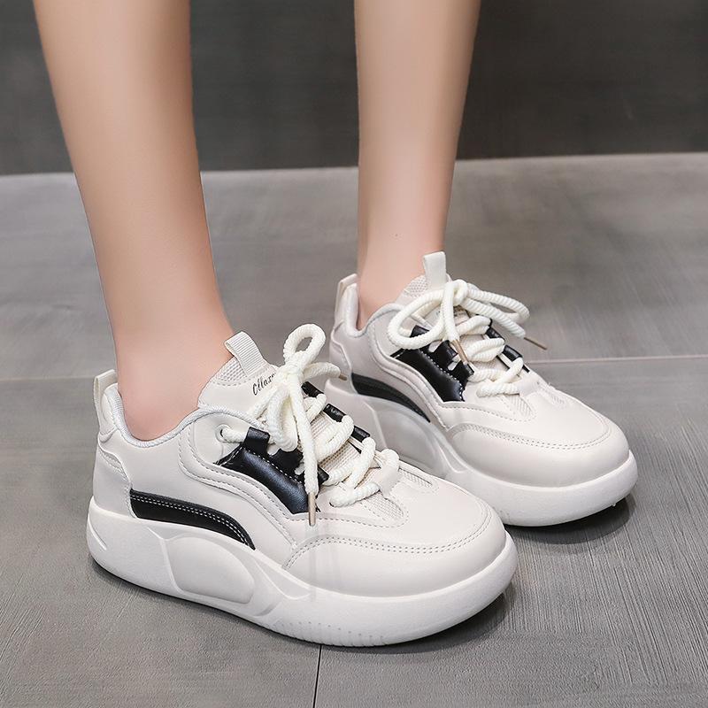 Популярные кожаные туфли для папы на толстой подошве, женская обувь осени 2025 года, новые легкие, мягкие, нескользящие, универсальные спортивные туфли на каждый день