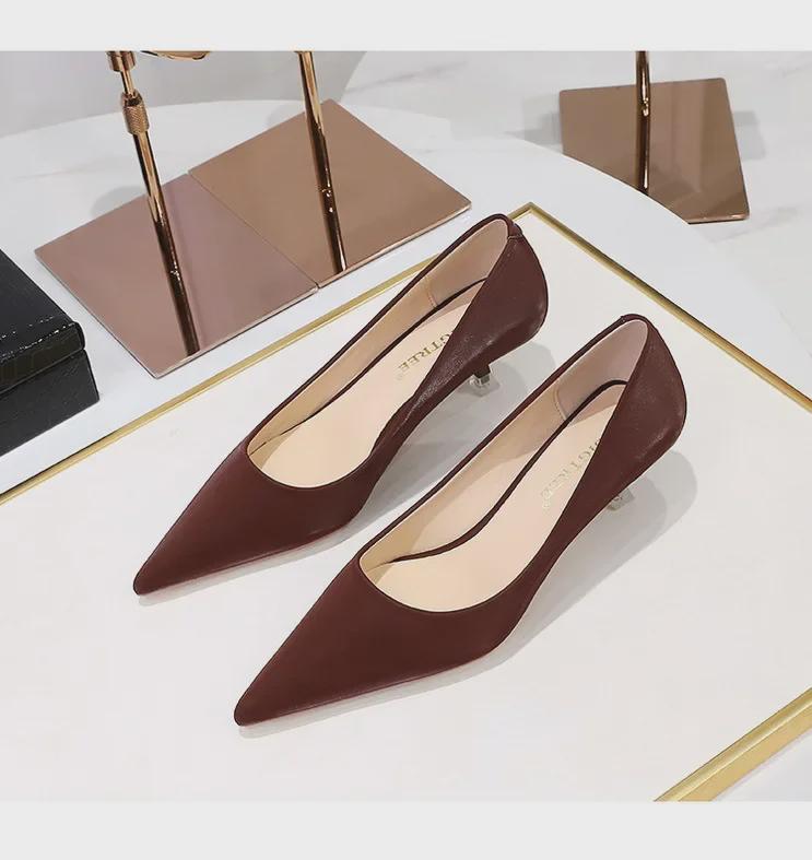 Туфли-лодочки на среднем каблуке в европейском и американском стиле — сексуальные, элегантные, с острым носком, с неглубоким вырезом, весенняя мода для женщин
