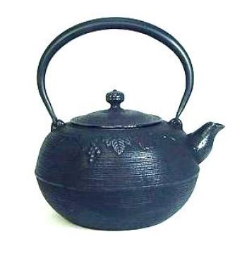 Железный чайник Nanbu ironware виноград черный 2.0л