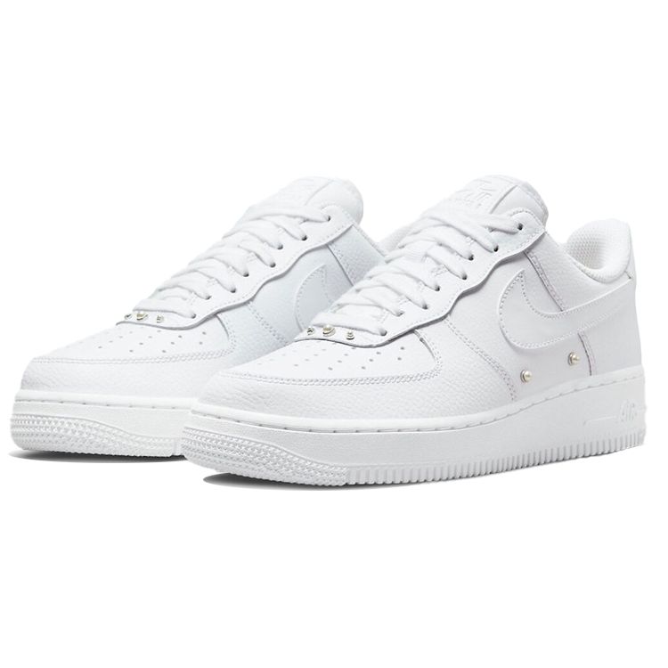 Nike Кроссовки женские Nike Air Force 1 Low 07 SE Жемчужно-белые с металлически-серебристыми и черными акцентами DQ0231-100