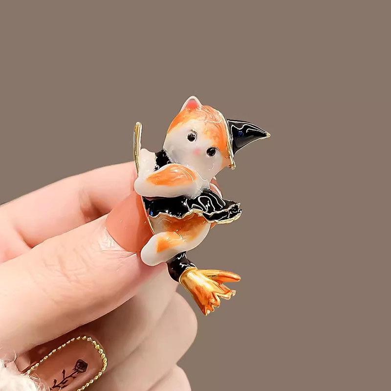 Японская милая волшебная брошь в виде кошки для мужчин и женщин, нишевая высококачественная дизайнерская мультяшная булавка для корсажа, одежда с аксессуарами