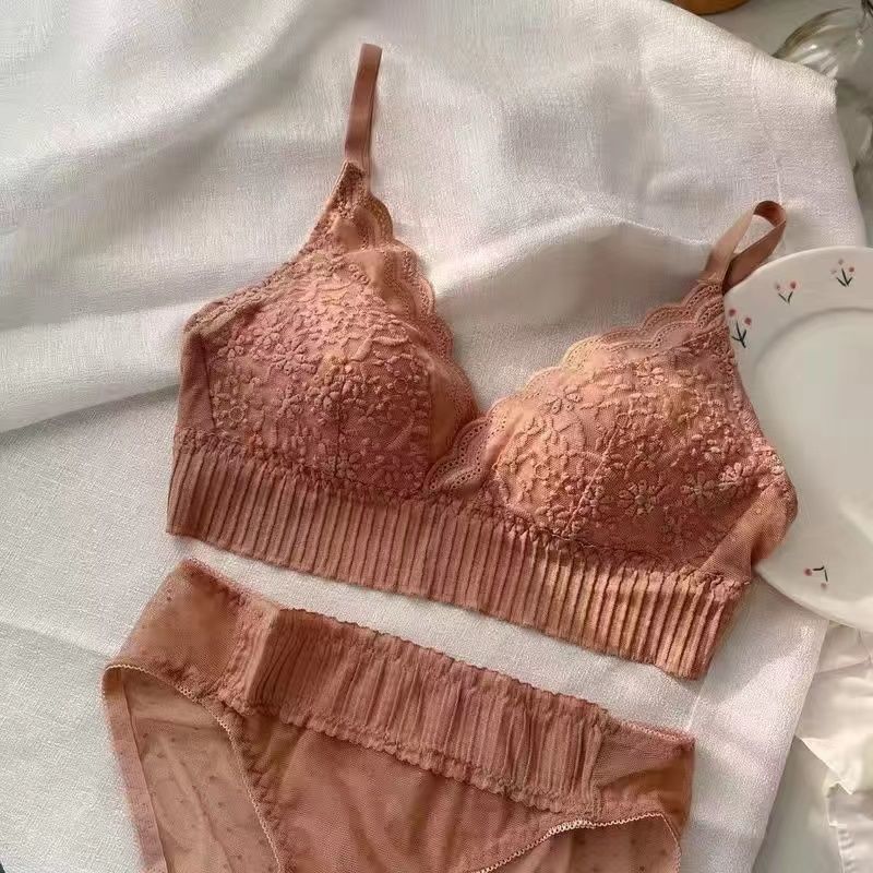 French steel-rimless underwear, women's thin triangle cup, large chest, small lace, small chest, flat chest, double breasts, beautiful back bra.