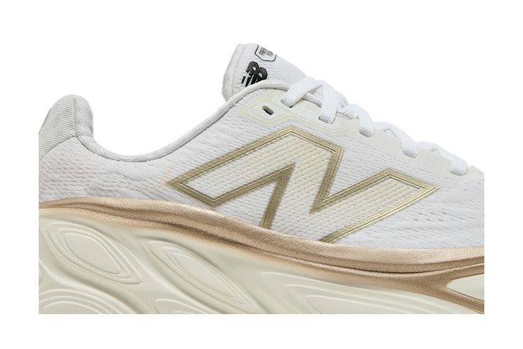 New Balance Fresh Foam X More v5 Белый Морская Соль Светло-Золотой Металлик (W