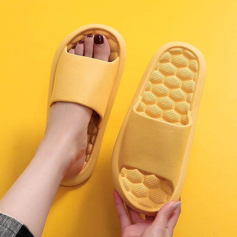 2024 Designer Foot Massage Slippers Women Non Slip Home Bathroom Slides Shoes Woman Lightweight Soft Sole Eva Flip Flops Female