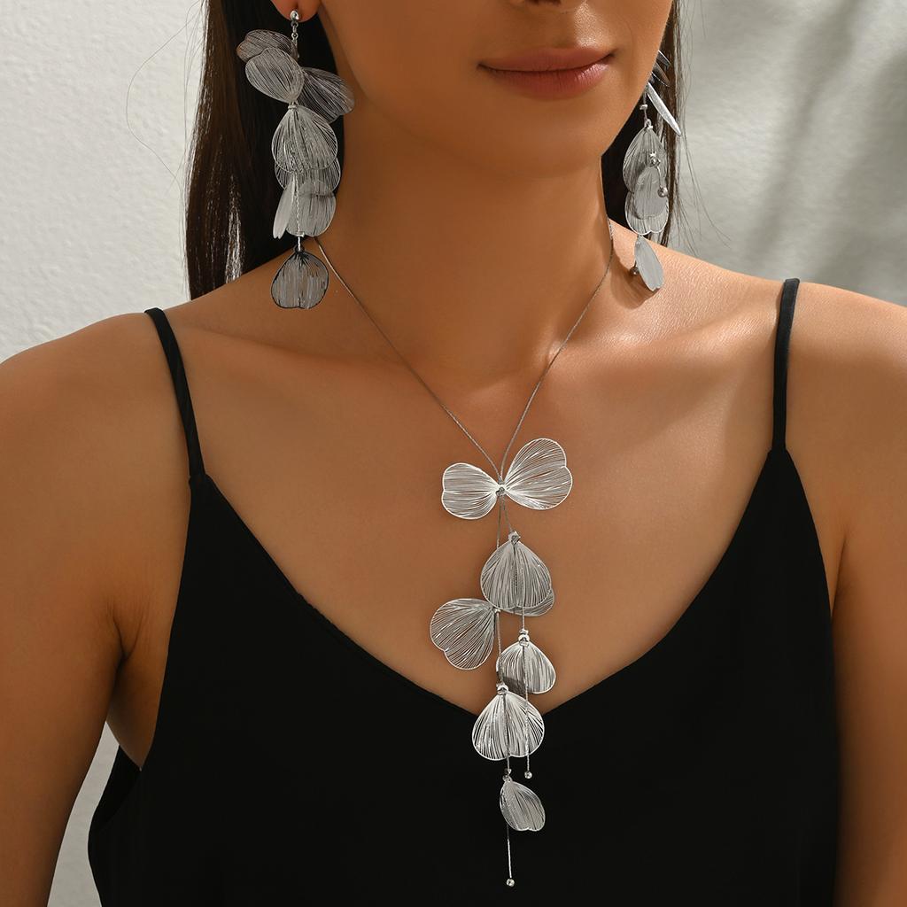 Lacteo Fashion Gold Color Leaf Shape Petals Charm Long Necklace for Women Choker Chest Chain Ladies Party Jewelry Collar Gifts