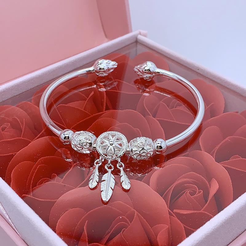 Модный девичий браслет