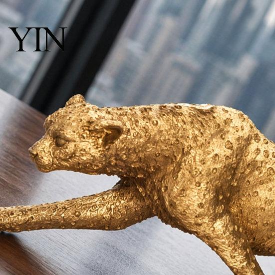 Office Desktop Decoration Golden Leopard Figurine Model, Vivid Statue, Squatting Running Posture, Resin Decorative Ornament for TV Stand Entryway