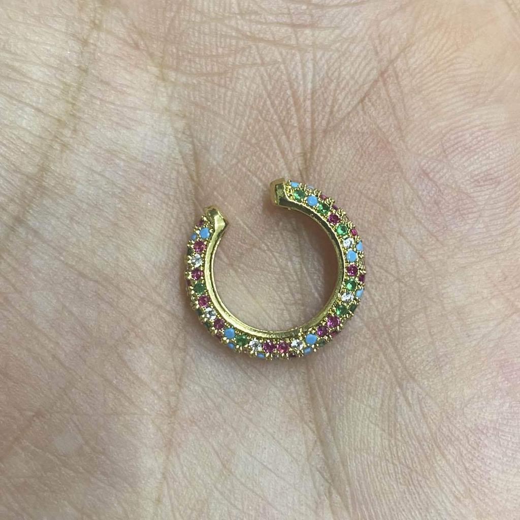 «Серьги-каффы с микроинкрустацией из цветного циркония, медь с покрытием из 18-каратного золота»