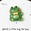 Карманный мультяшный динозавр, украшение с поздравительной открыткой, маленькое объятие, зеленая лягушка, украшение из смолы, друзья, семья, день рождения, годовщина, подарок