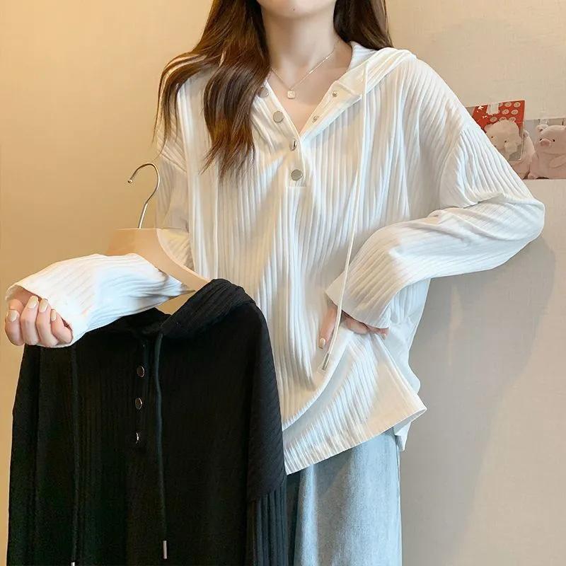 Плюс размер футболка женская с капюшоном осенняя женская маленькая пуговица с v-образным вырезом и длинными рукавами нижняя рубашка сто свободных повседневных топов
