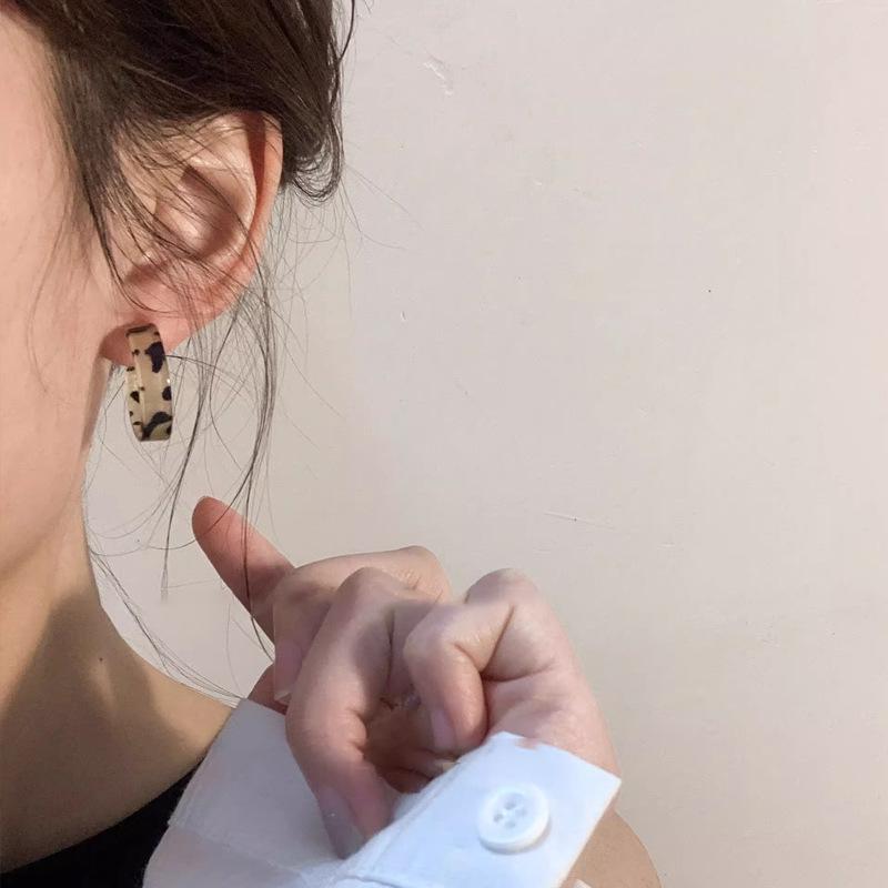 Модные серьги для женщин