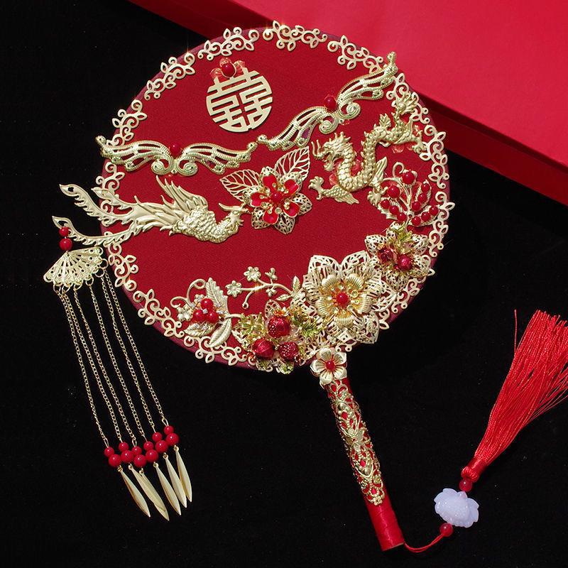 Красный свадебный веер: Свадебная радость в древнем стиле с благословением букета