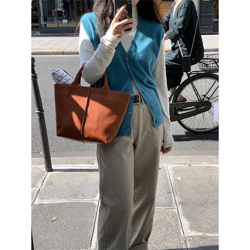 Женский однотонный топ с высоким воротником и длинными рукавами - мягкий, универсальный, базовый на осень