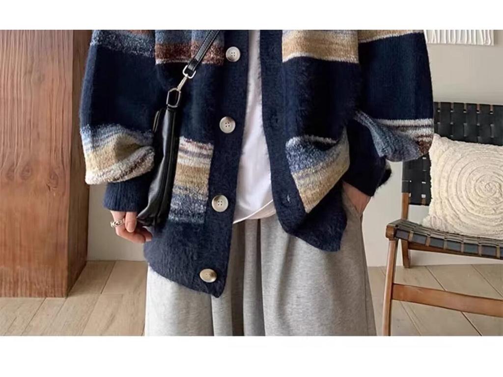 Мужской кардиган в стиле ретро с полосками и цветными блоками - вязаная куртка на осень/зиму для уютного и стильного образа