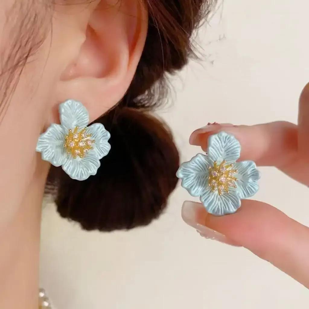 Французские нежные серьги-цветы из циркона в стиле легкой роскоши и модном стиле, игла из цинкового сплава, элегантные и высококлассные для женщин