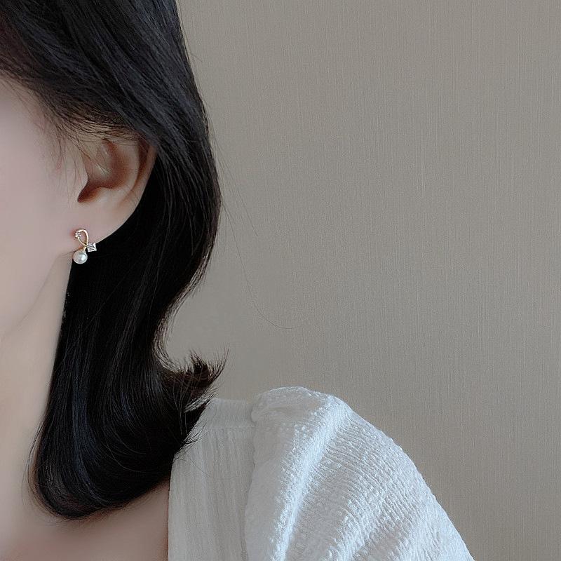 Small Cross Pearl Stud Earrings Sleep Free Feeling Light Luxury Geometric Earrings Women's Summer New Products