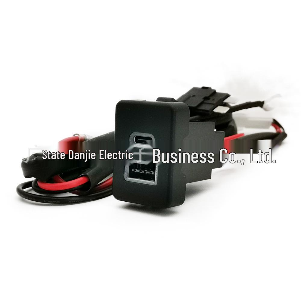 Автомобильное зарядное устройство Ford Transit Classic с USB QC3.0 и Type-C PD