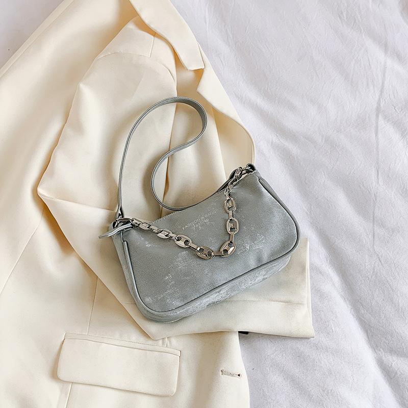 Маленькая сумка Niche Design с нежной текстурой и цепочкой для женщин. Весной новая модная и модная маленькая квадратная сумка через плечо для женщин.