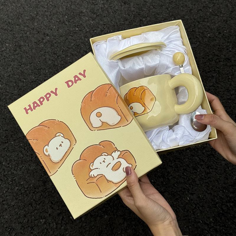 Милая милая кружка подарок на день рождения девушка дарит девушке креативная практичная чашка большая вместимость керамическая чашка с крышкой