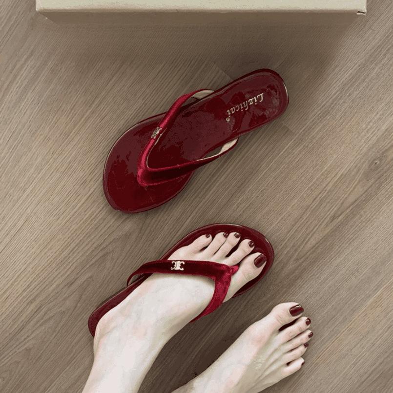 Red Flip-flops Women's Slippers Women's Summer Wear Fashion Toe Sandals French Small Fragrant Flat Beach Shoes