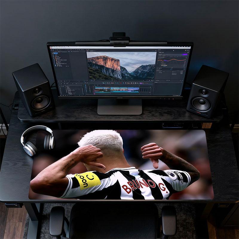 Guimaraes Mouse Pad, Large Gaming Desk Mat, Non-slip XXL Mousepad for Laptop & Tablet, Mini PC Playmat with Stitched Edges