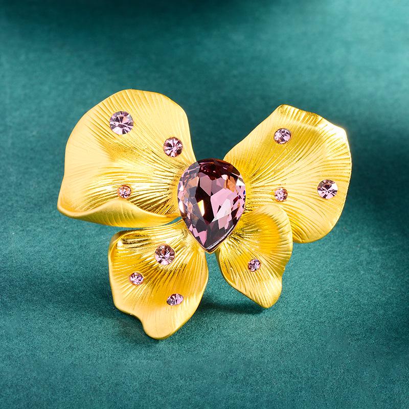 Ретро-брошь в виде бабочки в европейско-американском стиле - элегантная булавка из сплава для корсажей и пальто