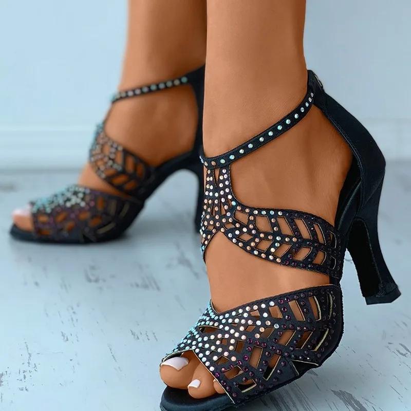 Женская обувь 2024 года, брендовые женские босоножки с молнией сзади, модные тапочки с кристаллами, женские летние босоножки с открытым носком и каблуком больших размеров