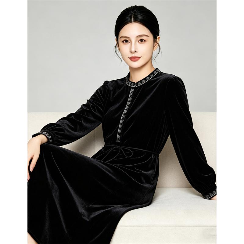 Round neck velvet waist cinched dress