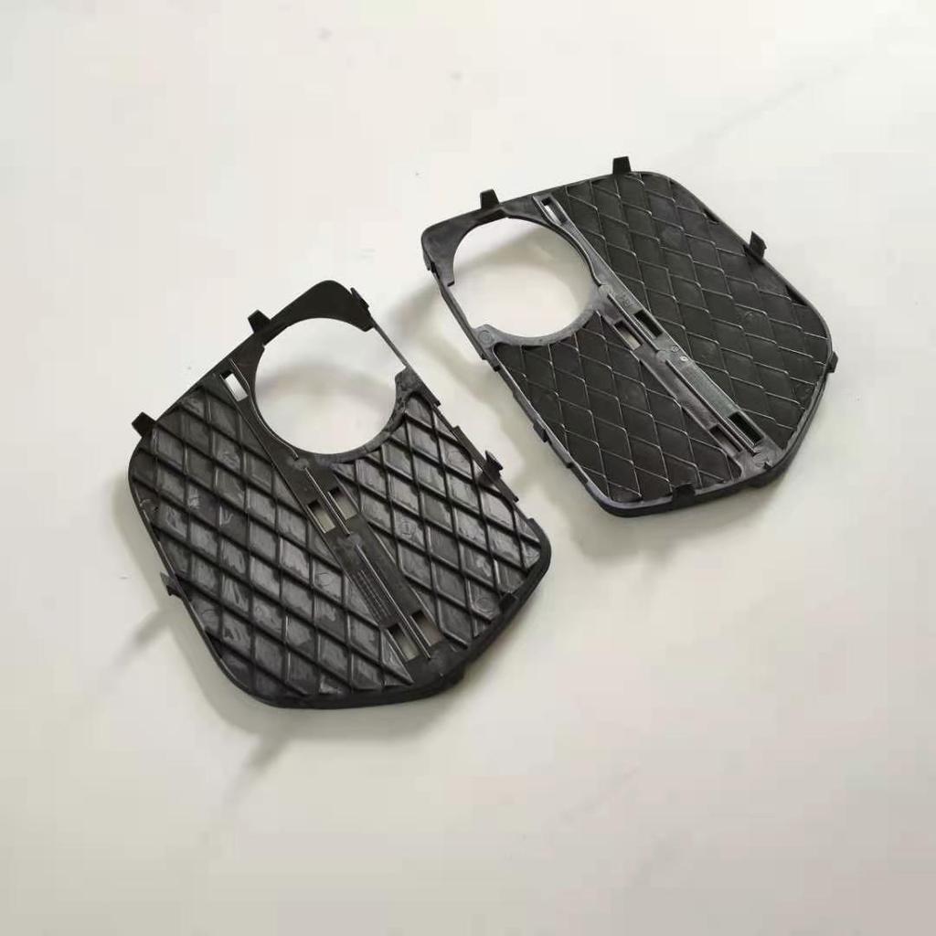 Решетка противотуманной фары для BMW X6 E71 (51117312605/51117312606)