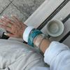 Модные винтажные преувеличенные блестящие классические толстые смола акрил темперамент размазанные браслеты геометрические круглые широкие браслеты