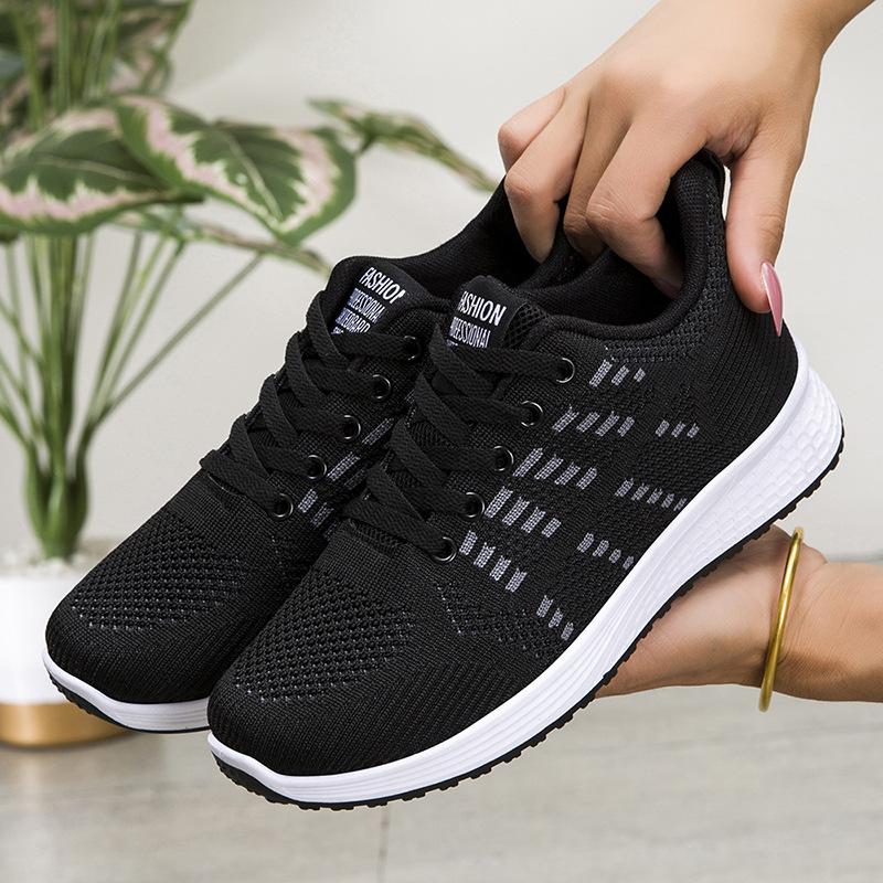 Large size new women's shoes spring and summer fly-woven mesh breathable sports shoes soft sole comfortable mother casual trendy shoes